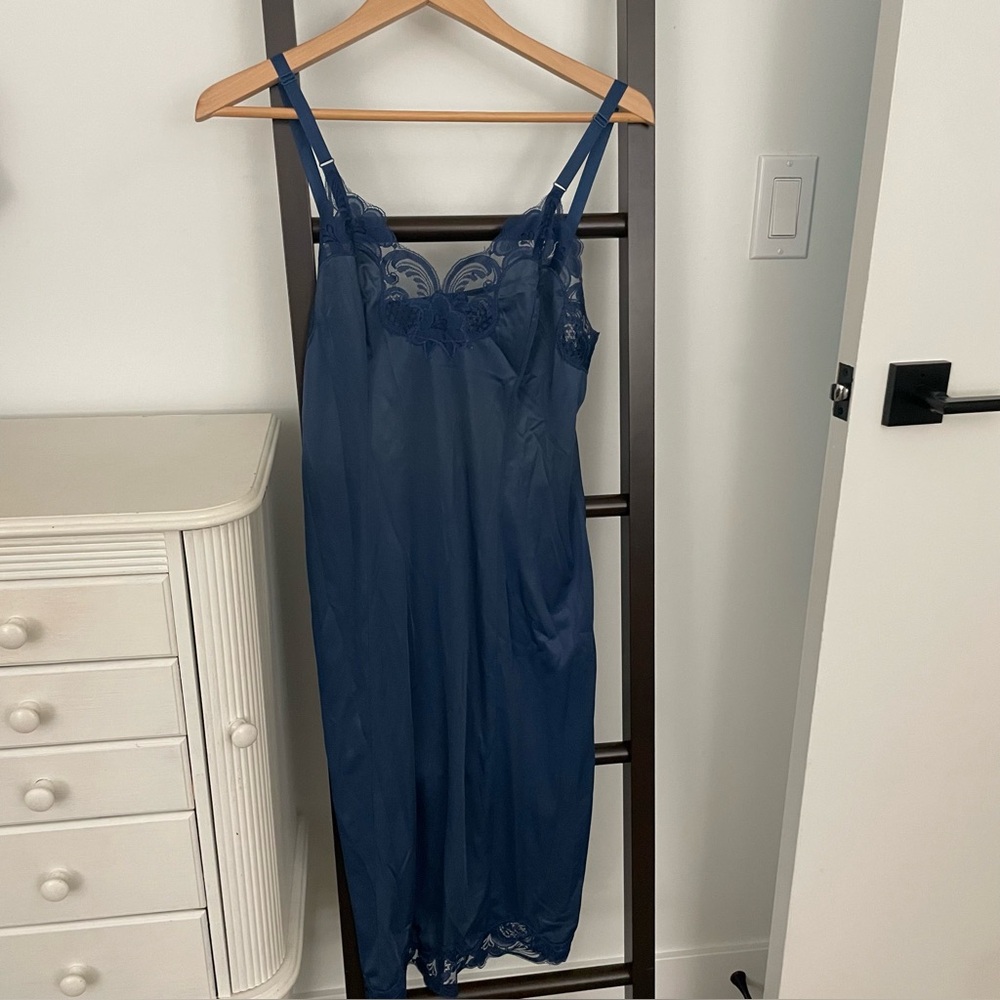 Vintage & Elegant Blue Lace Slip. Excellent vintage condition!! Size medium